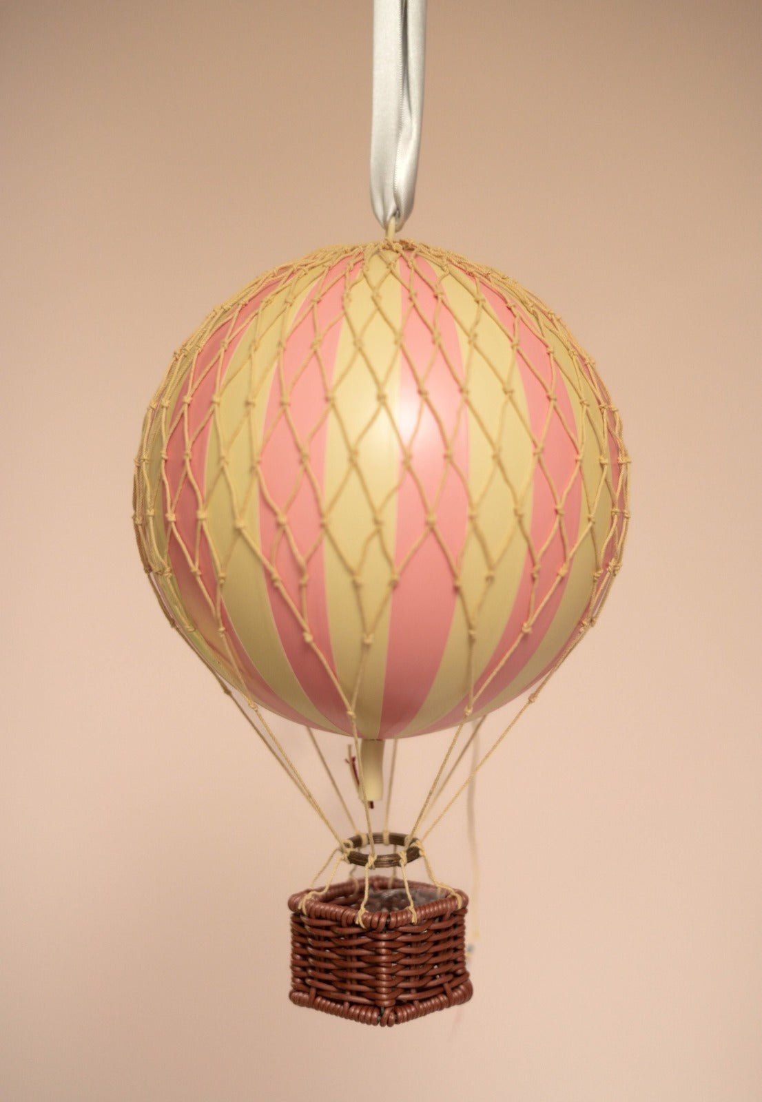 Royal Aereo, Pink